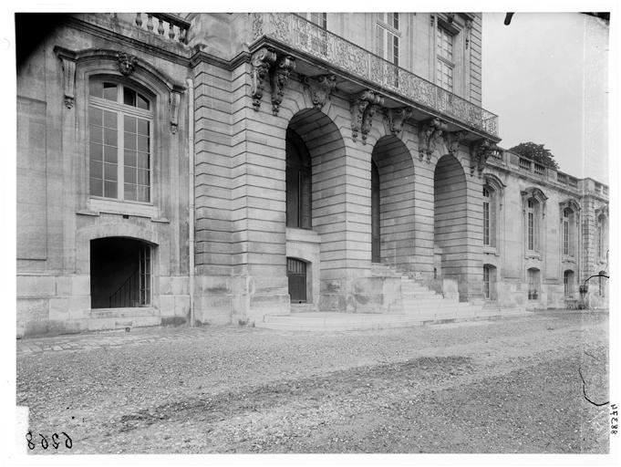 Vue de l'avant-corps de l'observatoire