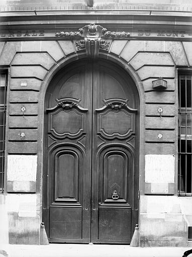 Façade sur rue : Porte