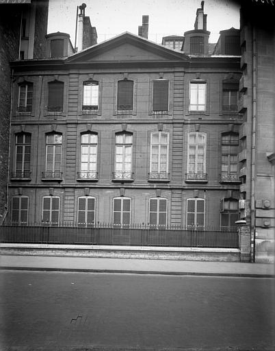 Façade arrière sur le boulevard Raspail