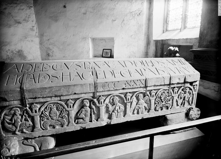 Tombeau de l'évêque Adeloch, fondateur de l'Eglise Saint-Thomas en 830 (face principale) - © Ministère de la Culture (France), Médiathèque du patrimoine et de la photographie, diffusion GrandPalaisRmn Photo