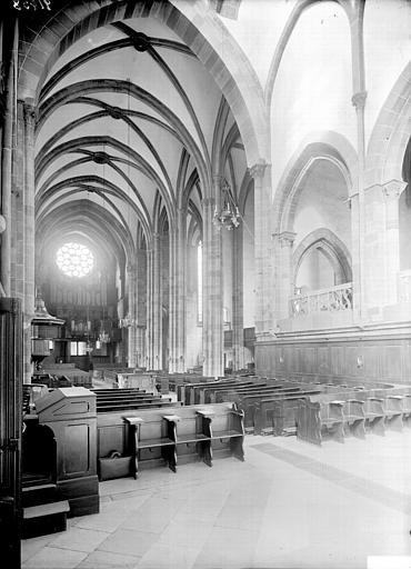 Vue intérieure de la nef vers le nord-ouest