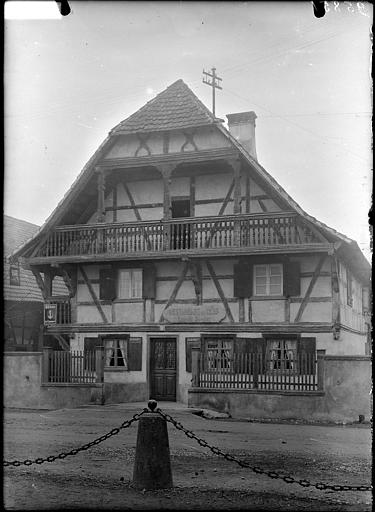 Façade sur rue avec loggia