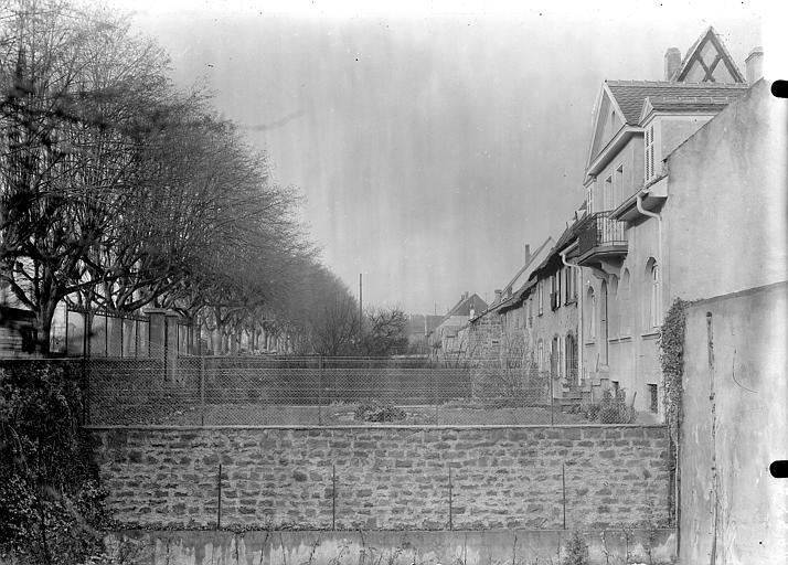 Maisons à l'emplacement des remparts