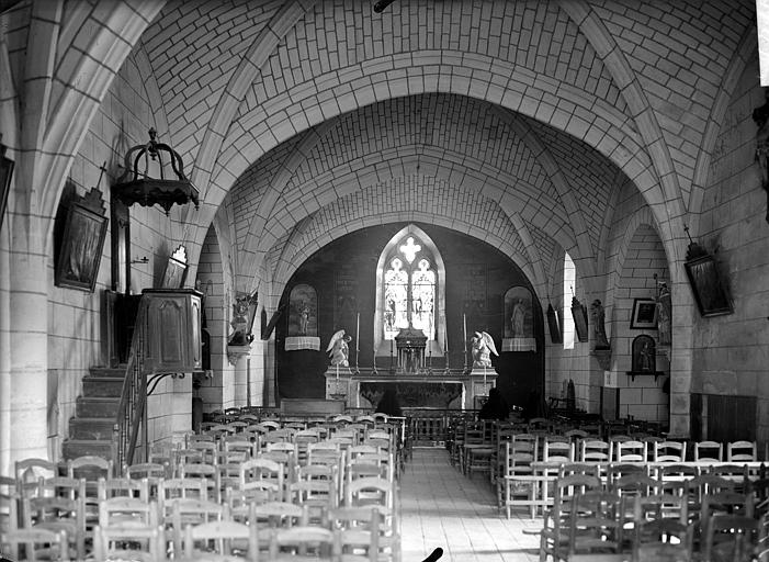 Vue intérieure de la nef et du choeur