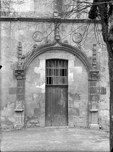 Porte donnant sur le jardin