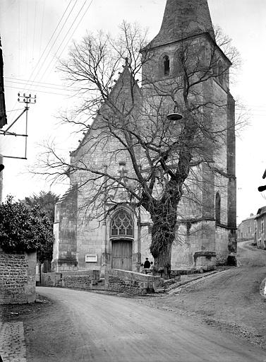 Ensemble sud-ouest. Ormeau de Sully sur la place