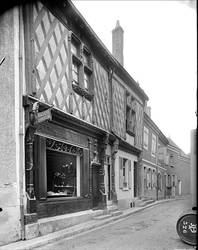 Façade sur rue Porte-Sainte-Anne