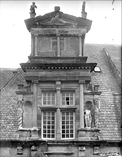 Façade nord sur la cour d'honneur : Lucarne