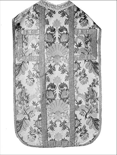 Chasuble en brocard et argent avec galons d'or et argent