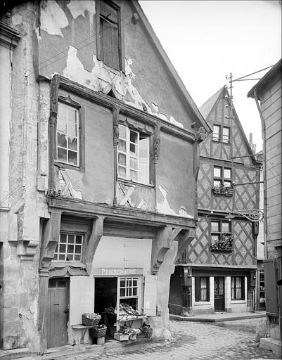 Façade sur la rue Rousseau