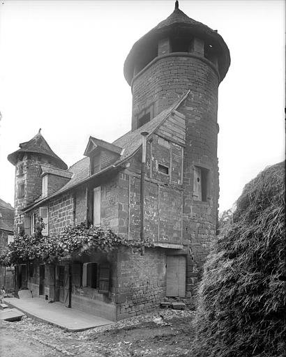 Façade de l'hôtel et tours