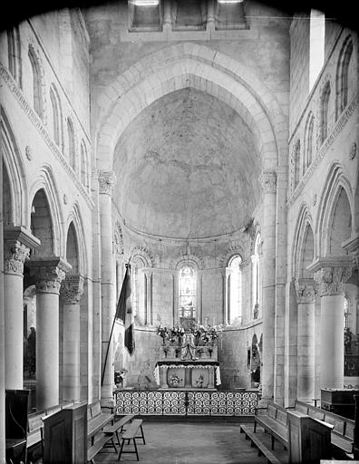 Vue intérieure du choeur