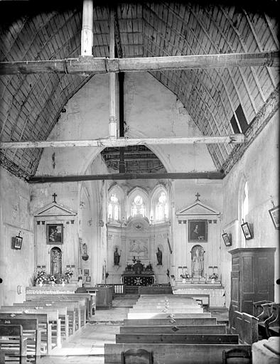 Vue intérieure de la nef vers le choeur