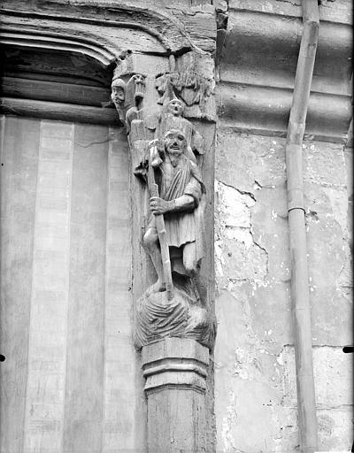 Façade sur rue : Décor sculpté