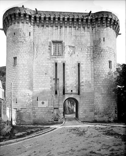 Porte Royale ou châtelet d'entrée (au nord-ouest de l'enceinte) : Façade extra-muros