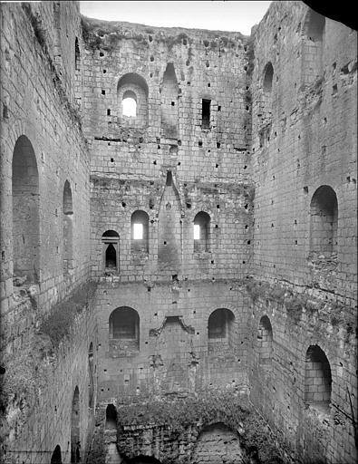 Vieux Château : Vue intérieure du donjon