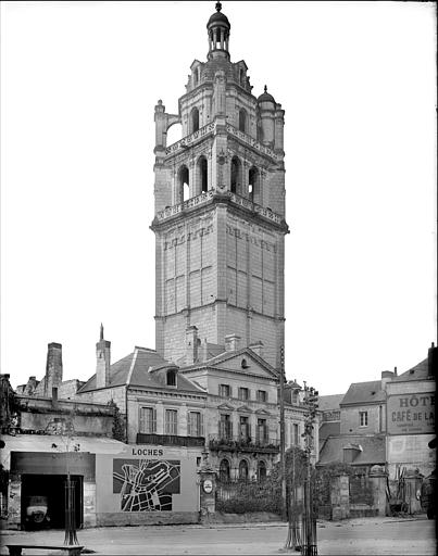 Tour clocher : Vue prise depuis la place