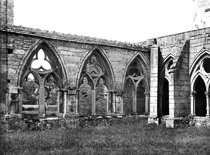 Cloître : Arcades de la galerie sud