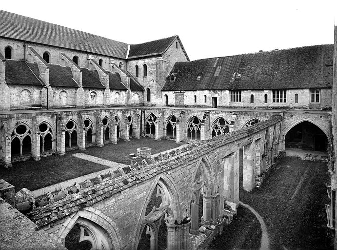 Cloître : Vue d'ensemble, vers le nord-est