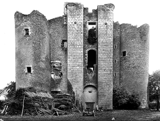 Donjon, côté ouest