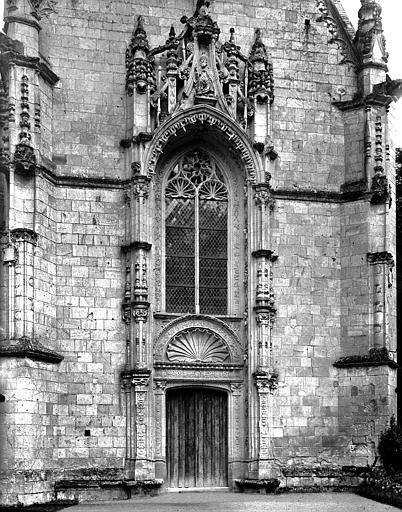 Chapelle : Portail de la façade ouest et grand arc triomphal le surmontant