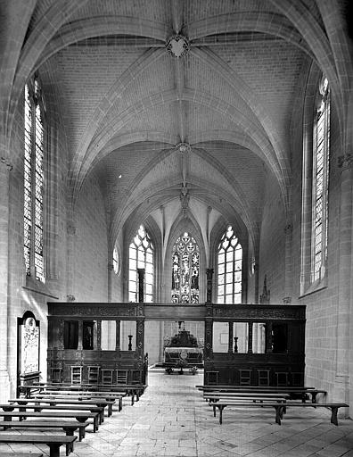 Chapelle : Vue intérieure de la nef et du choeur