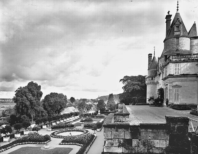 Terrasse et jardins : Vue prise vers l'est