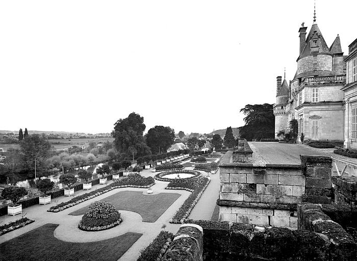 Terrasse et jardins : Vue prise vers l'est