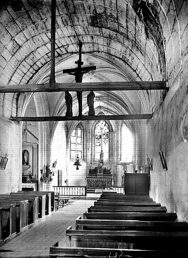 Vue intérieure de la nef et du choeur