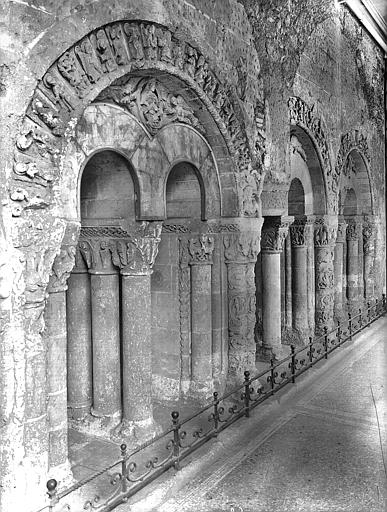 Arcades du cloître : Vue perspective