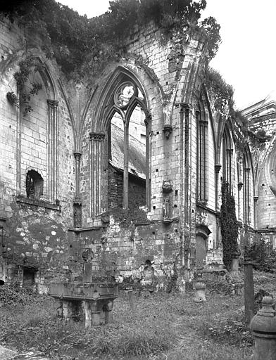 Vue intérieure de la croisée du transept, vers le nord-est