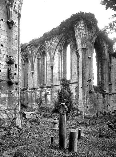 Vue intérieure de la croisée du transept, vers le sud-est