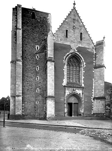 Eglise : Façade ouest