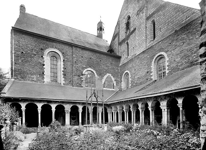 Cloître : Galeries sud et est