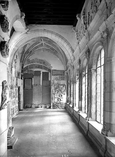 Cloître : Vue intérieure de la galerie ouest