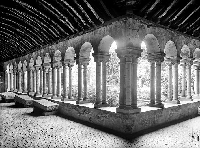 Cloître : Vue intérieure des galeries sud et est