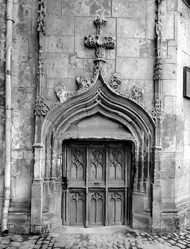 Cour intérieure : Porte de la tourelle d'escalier