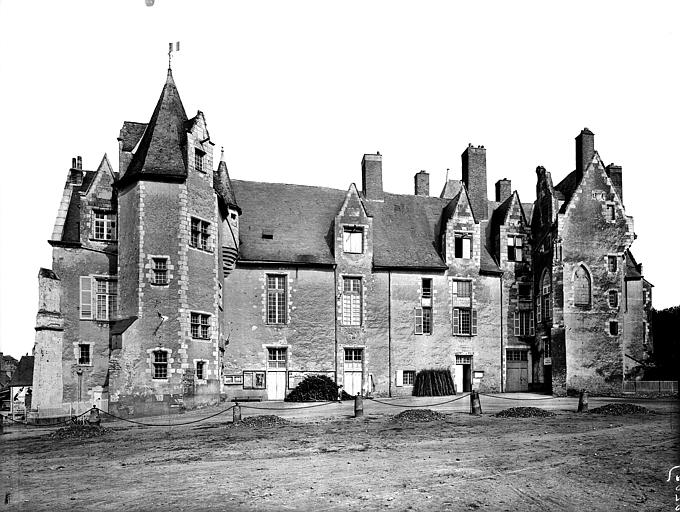 Vue d'ensemble sur la place