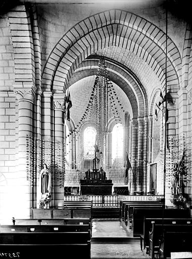 Vue intérieure de la nef vers le choeur