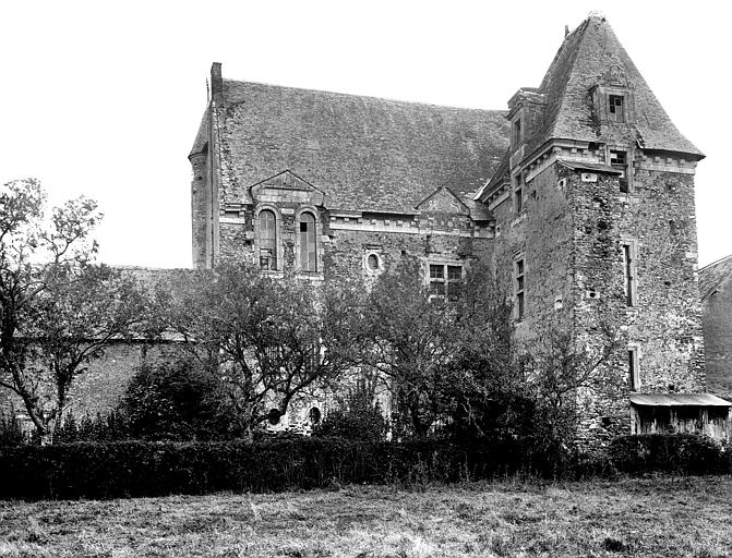 Façade ouest avec la tour Renaissance