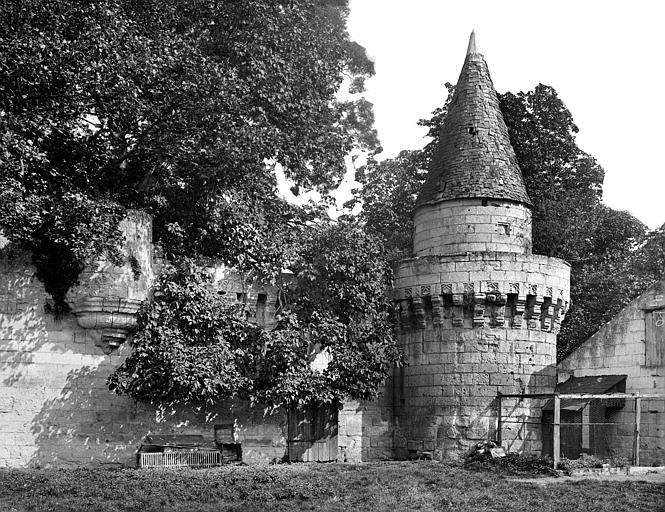 Enceinte, côté est : Tour et échauguette