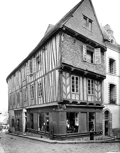 Maison dite de Vannes et sa femme