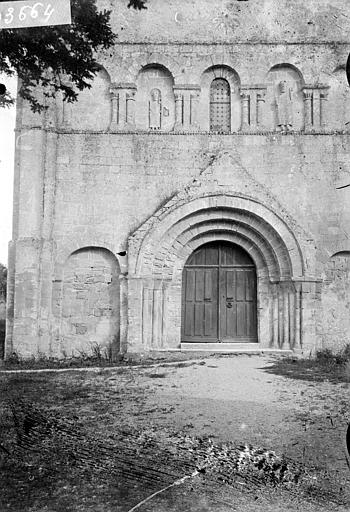 Façade et portail ouest