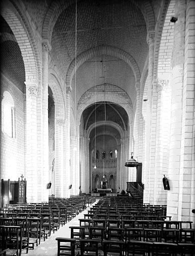 Intérieur de la nef vue du choeur