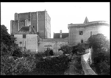 Vieux Château : Donjon et Tour Neuve ou tour Louis XI, côté nord