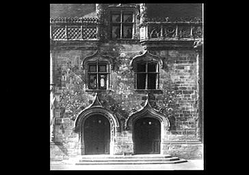 Façade sur le parc, fenêtres, lucarnes et portes