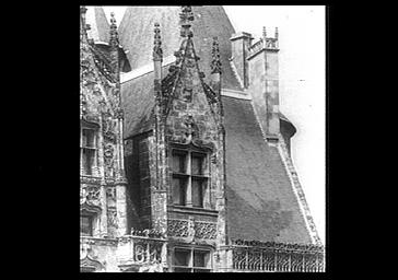 Façade sur le parc, fenêtres, lucarnes et portes