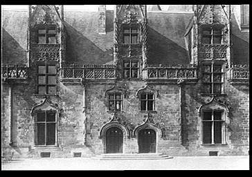 Façade sur le parc, fenêtres, lucarnes et portes