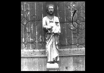 Saint Pierre, statue au trumeau du portail de la façade ouest