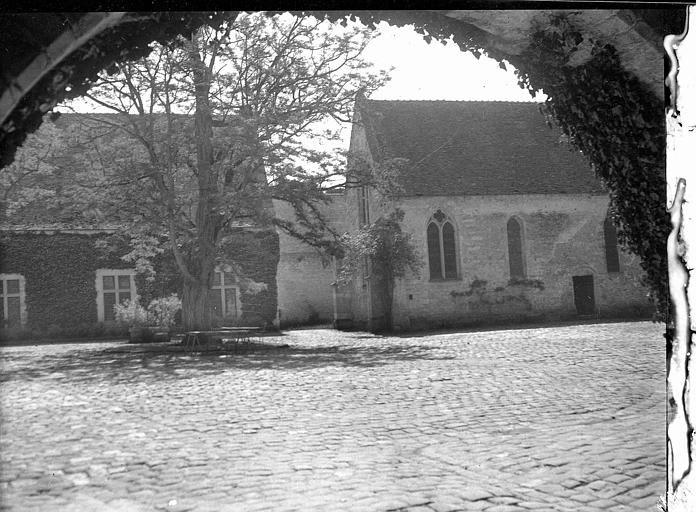 Cour intérieure et chapelle